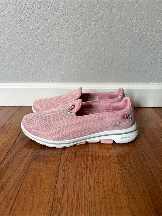 Skechers Shoes - Skechers Go Walk 5 Walking Shoes Slip On Sneakers Women’s Size 9 Wide Pink